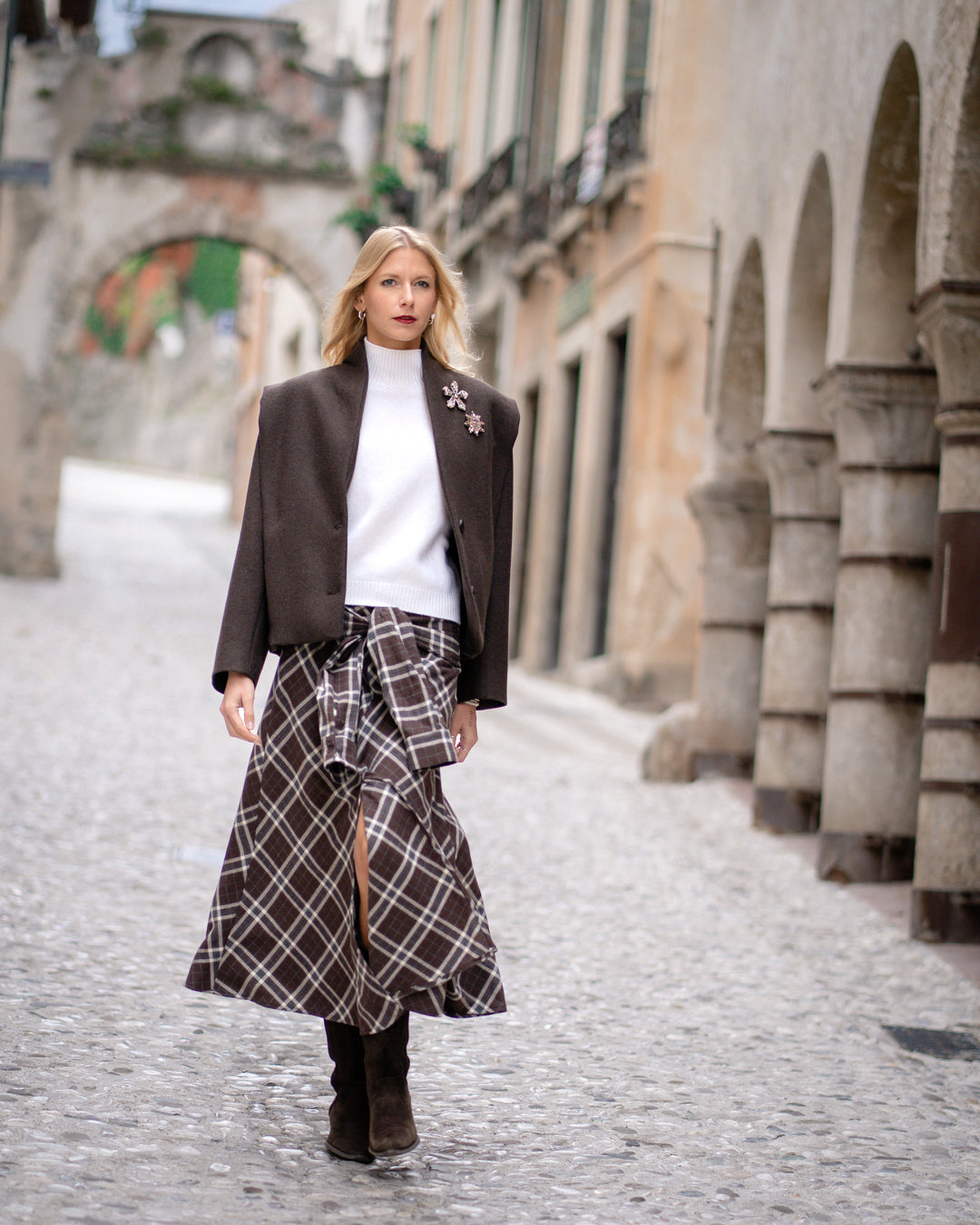 Maglia con collo a vulcano in puro cashmere finezza due fili