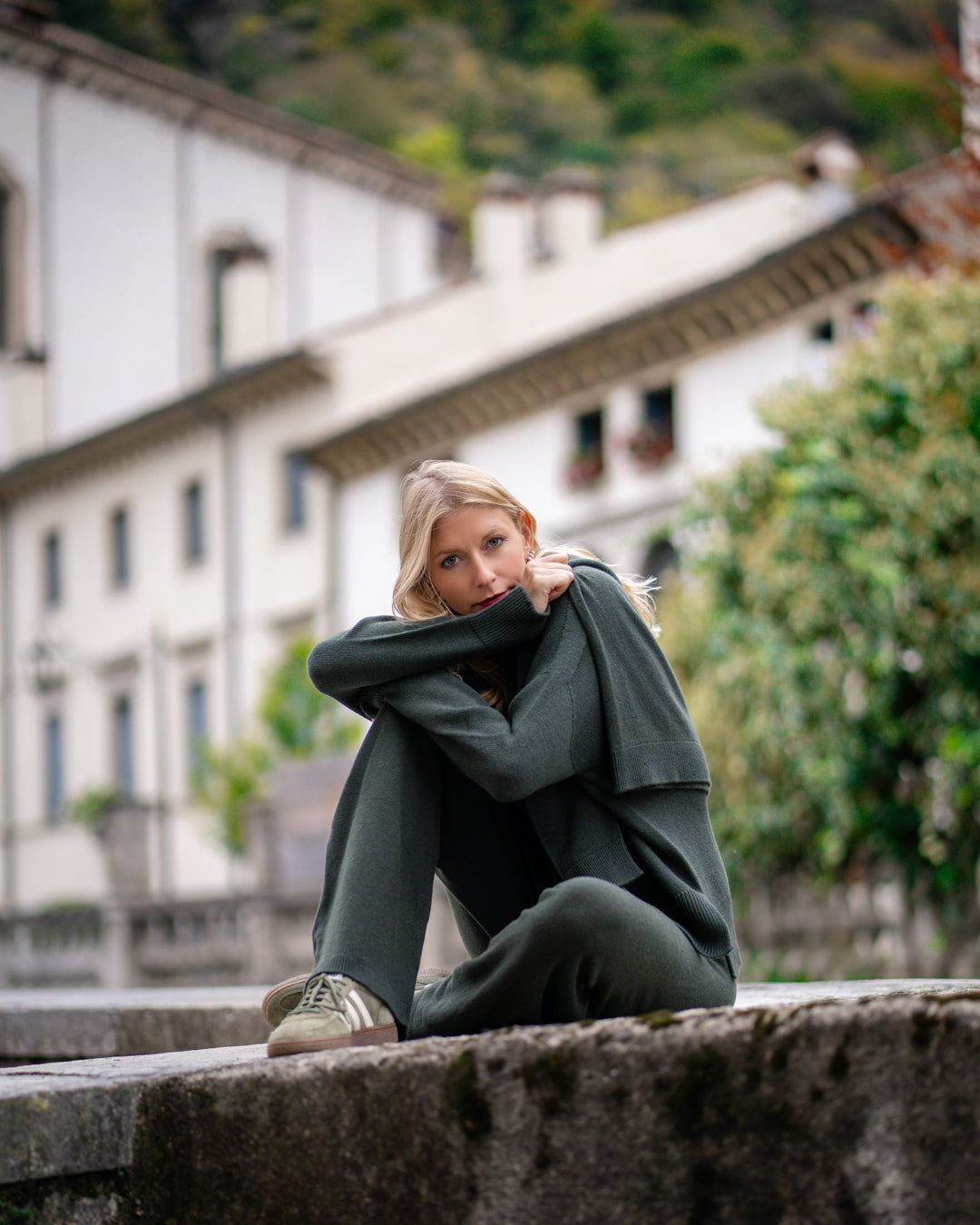 Blazer  a quadri con spilla gioiello