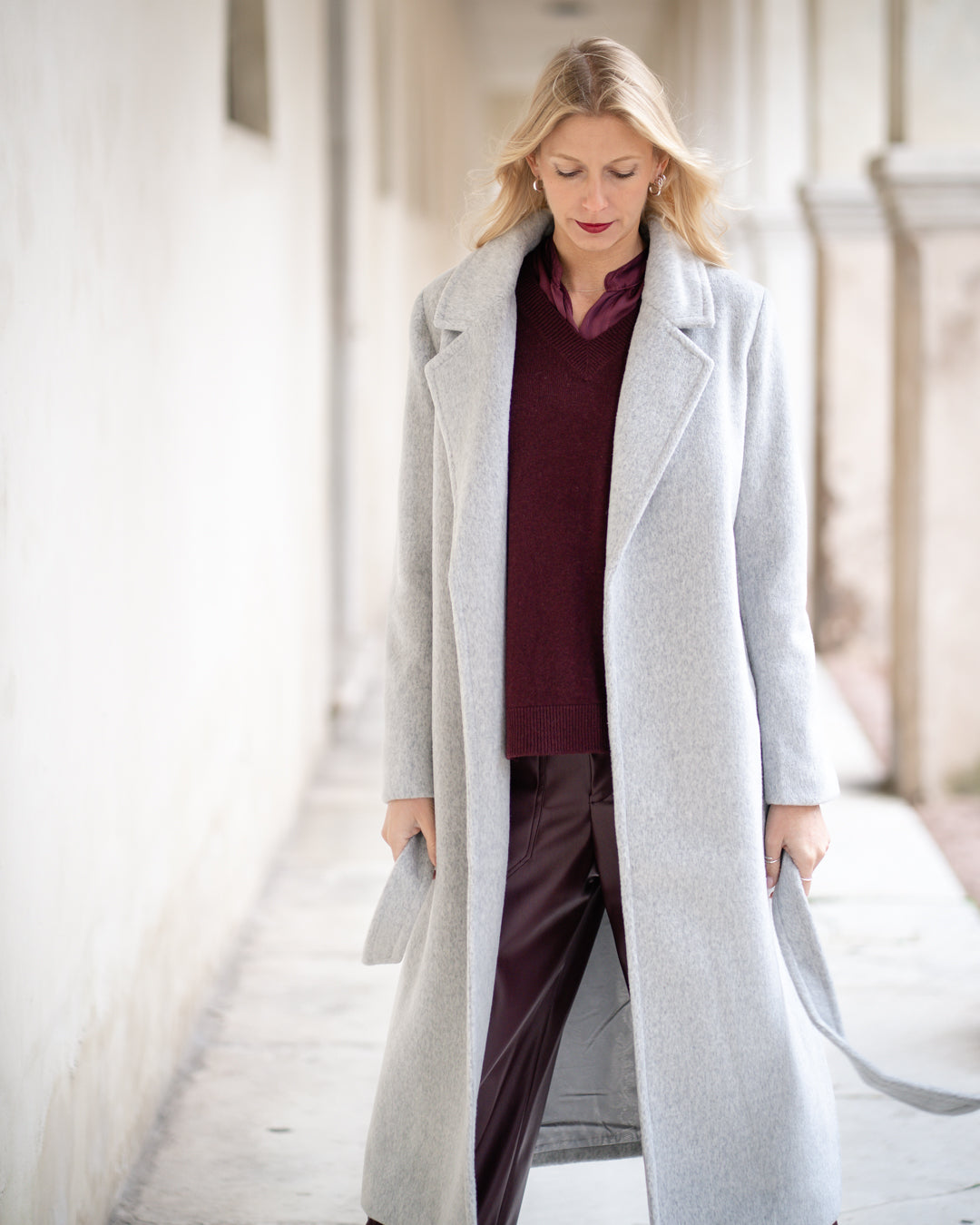 Pantalone ovetto in ecopelle con tasconi frontali