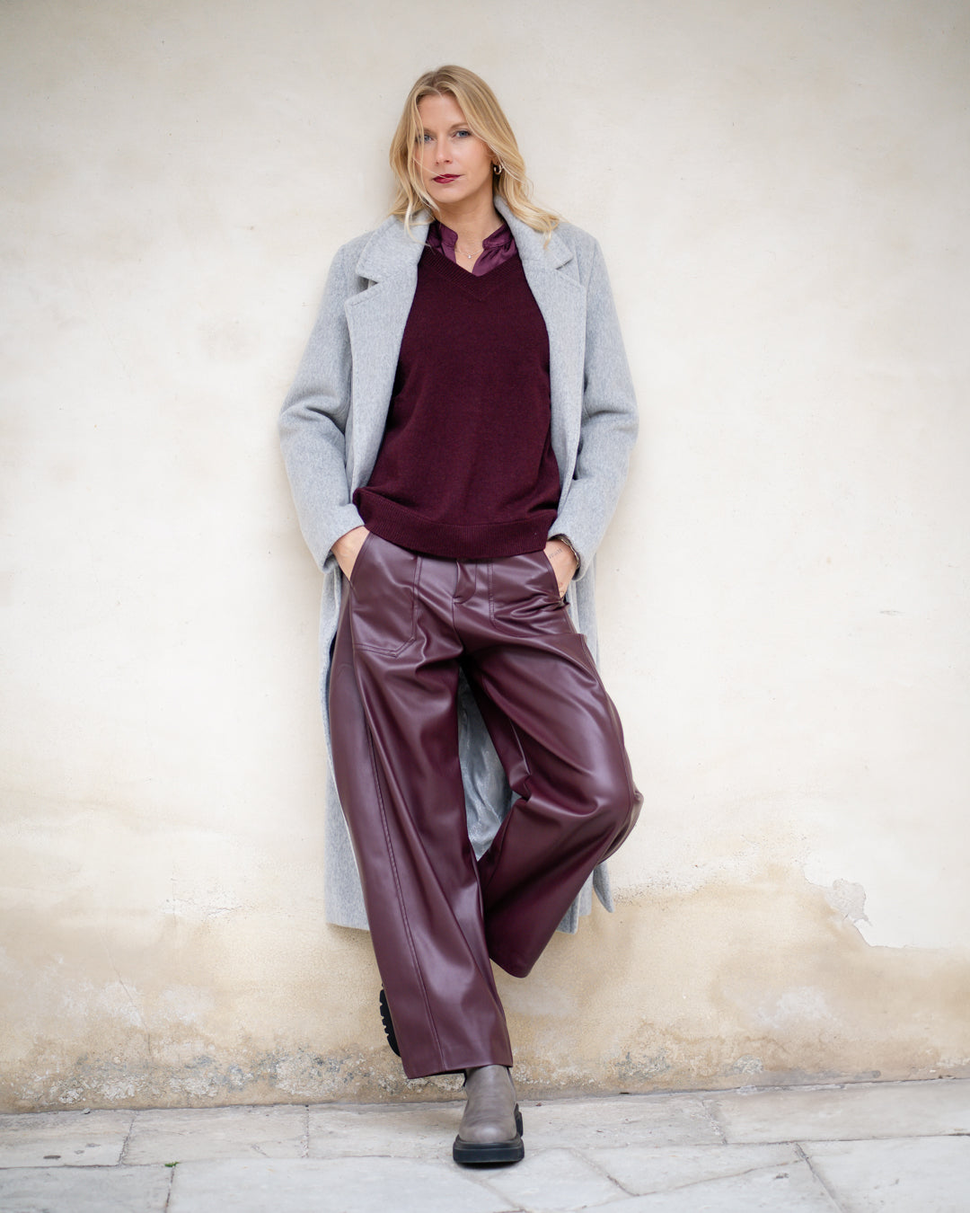 Pantalone ovetto in ecopelle con tasconi frontali