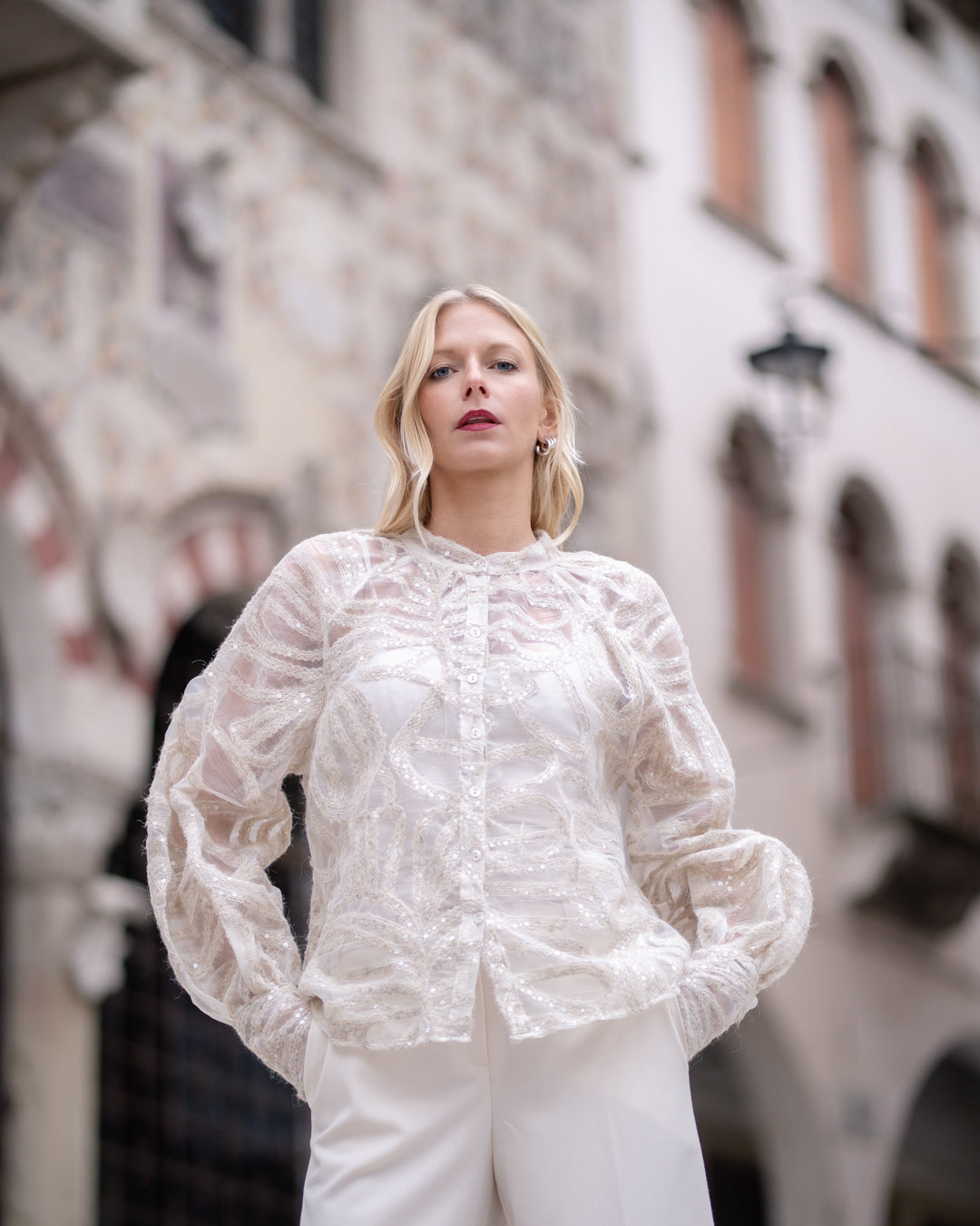 Camicia balloon in organza ricamata in lana e paillettes