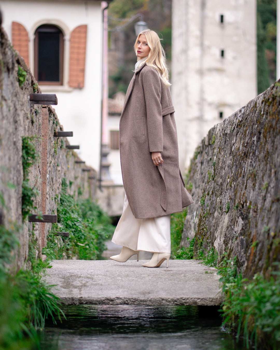 Pantaloni in cotone a zampa millerighe in velluto