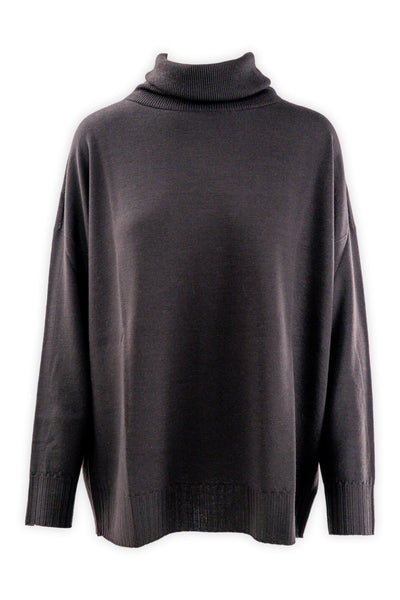 Maglia in pura lana con collo ciambella e spacchi laterali