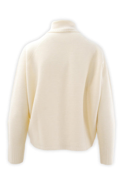 Turtleneck in links with an egg-shaped cut