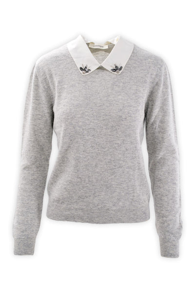 Warm wool sweater made with crew neck and original