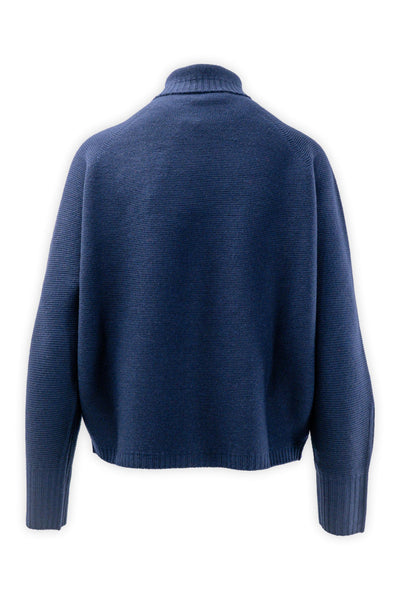 Turtleneck in links with an egg-shaped cut