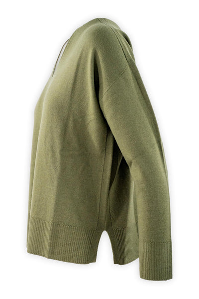 Maglia rasata in pura lana con scollatura V